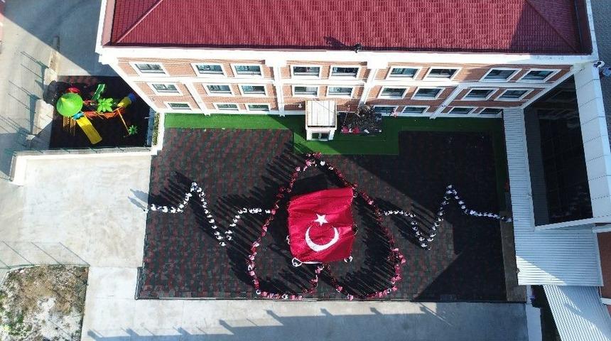 &Ouml;ğrencilerden &Ouml;ğretmenler G&uuml;n&uuml;nde G&ouml;rsel Ş&ouml;len