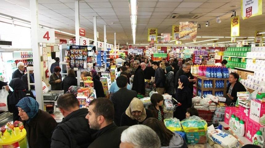 Bursa&rsquo;da Alışveriş &Ccedil;ılgınlığı