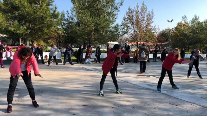 Kartepeli Kadınlar Sabah Sporu Yaptı