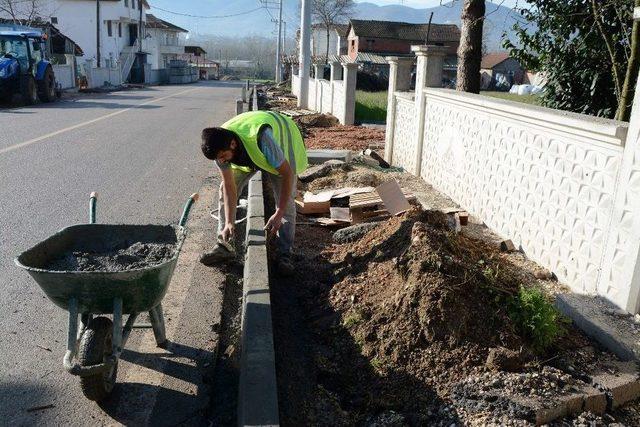 Kartepe’de Kaldırım Çalışmaları Devam Ediyor