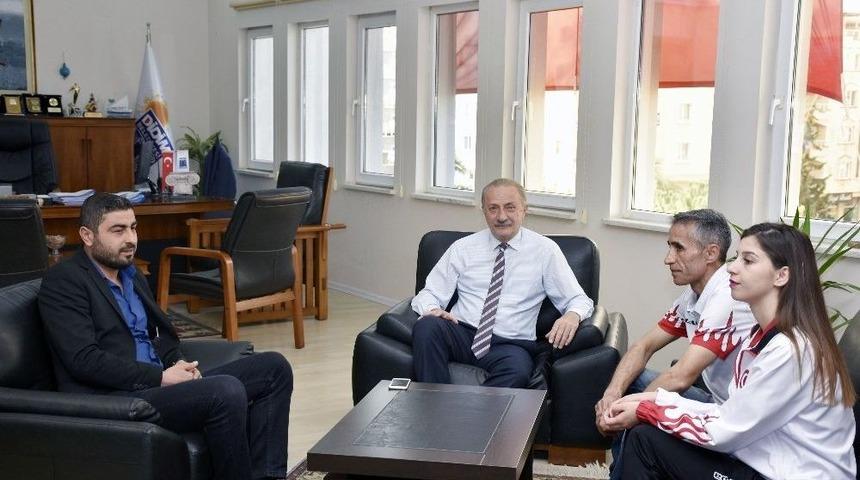 Milli Sporcudan Ceren Akyol&rsquo;dan Başkan Atabay&rsquo;a Ziyaret