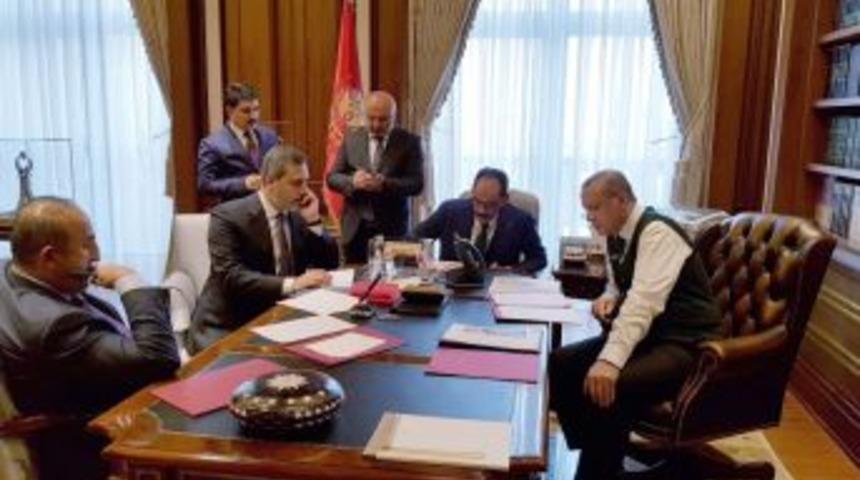 Cumhurbaşkanı Erdoğan&rsquo;ın Paylaştığı Fotoğraftaki 57. Alay&rsquo;ın Sancağı Dikkat &Ccedil;ekti