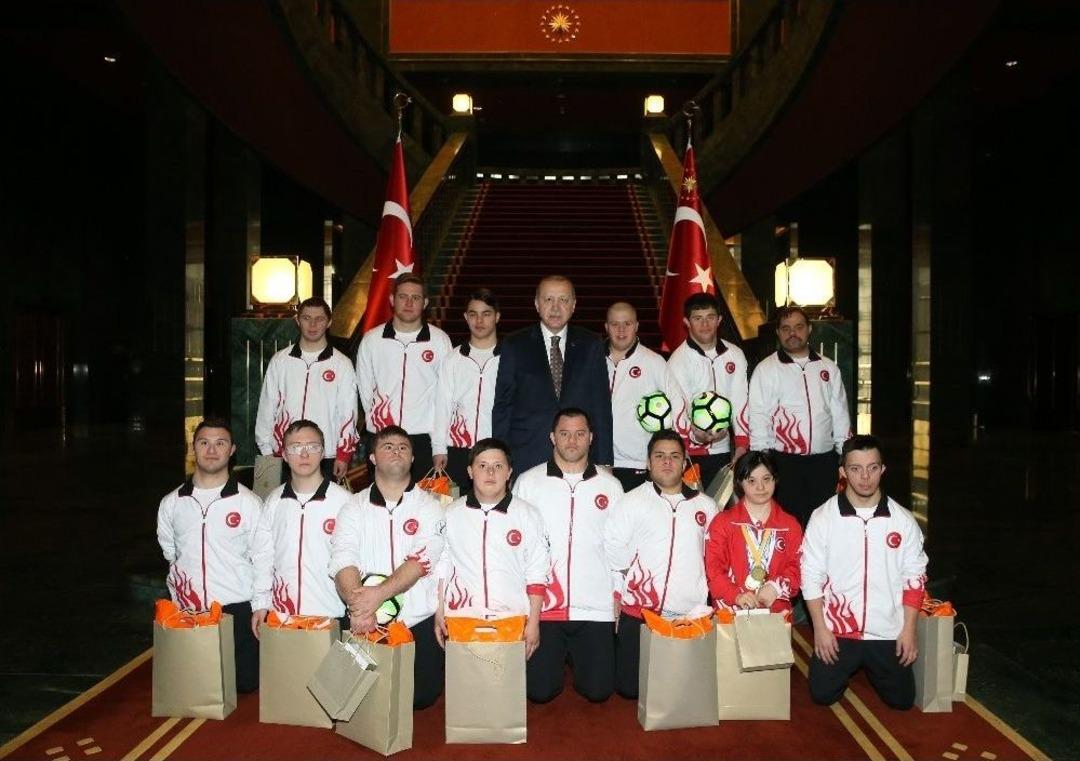 Cumhurbaşkanı Erdoğan, Down Sendromlu Sporcuları Kabul Etti