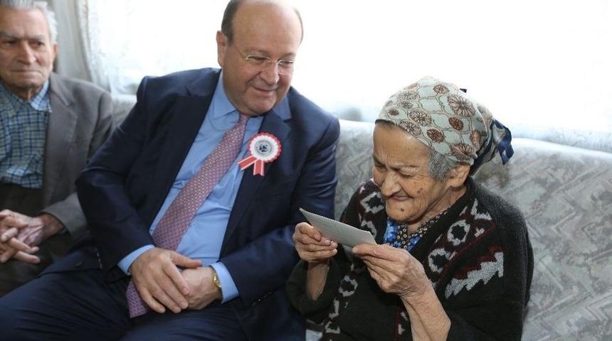 Başkan &Ouml;zakcan&rsquo;dan &rsquo;&ouml;ğretmenler G&uuml;n&uuml;&rsquo;nde Anlamlı Ziyaret