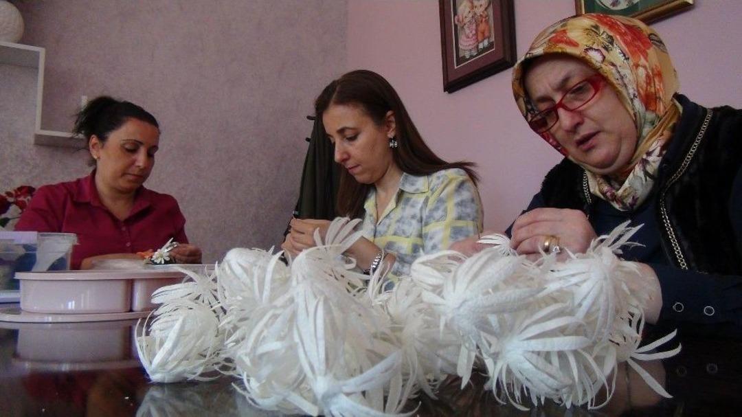 İpek Kozasını Sanata D&ouml;n&uuml;şt&uuml;r&uuml;yorlar