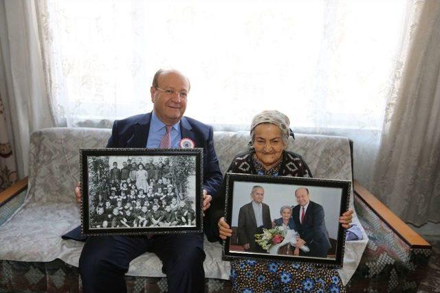 Başkan Özakcan’dan ’öğretmenler Günü’nde Anlamlı Ziyaret 1