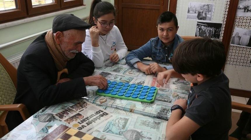 Yaşlılar Haftası&rsquo;nda &lsquo;koca &Ccedil;ınarlara&rsquo; Ziyaret&ccedil;i Akını