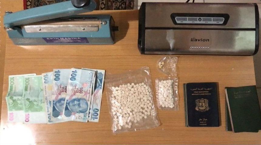 (&ouml;zel) İstanbul&rsquo;da &rsquo;arap Kul&uuml;plerinin Torbacısı&rsquo; Kıskıvrak Yakalandı