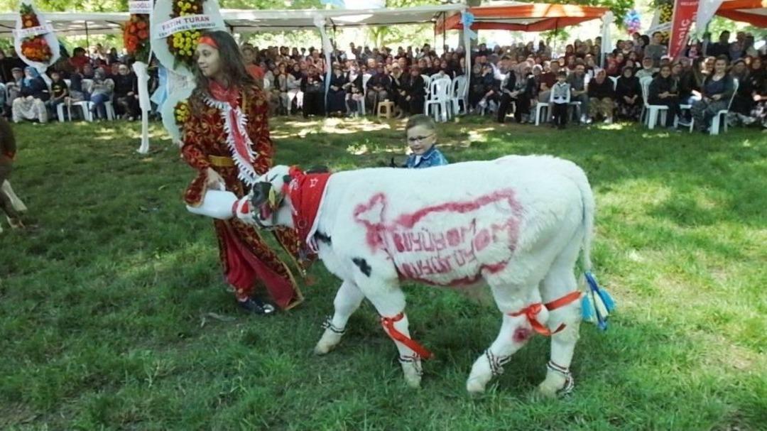 Bigadi&ccedil;&rsquo;te 30 Bin Kişiye Ayran İkramı Yapıldı