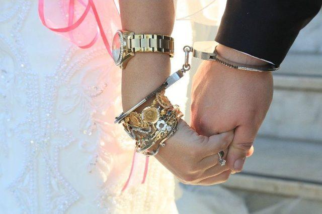 Nikah Takısı &lsquo;kelep&ccedil;e&rsquo; Oldu 1