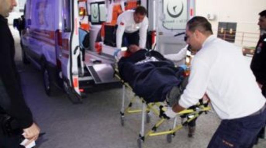 Okul &Ouml;n&uuml;nde 2 Lise &Ouml;ğrencisi Bı&ccedil;aklandı