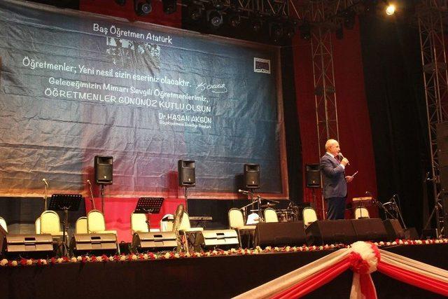 Başkan Akg&uuml;n&rsquo;den Siyasilere &Ouml;ğretmenler İ&ccedil;in &Ccedil;ağrı 2