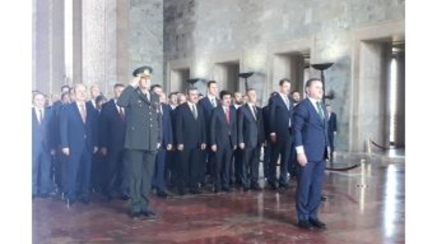 Bakan Osman Aşkın Bak Anıtkabir&rsquo;de