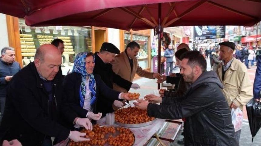 Kandil Geleneği İ&ccedil;in 3 Bin Kişilik Lokma Dağıtıldı