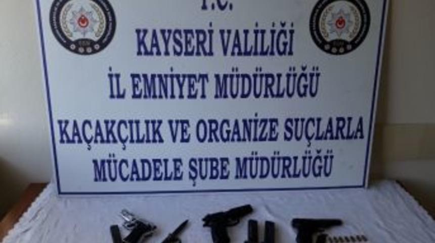 3 İş Yerinde Yapılan Aramada Ruhsatsız Tabanca Ele Ge&ccedil;irildi