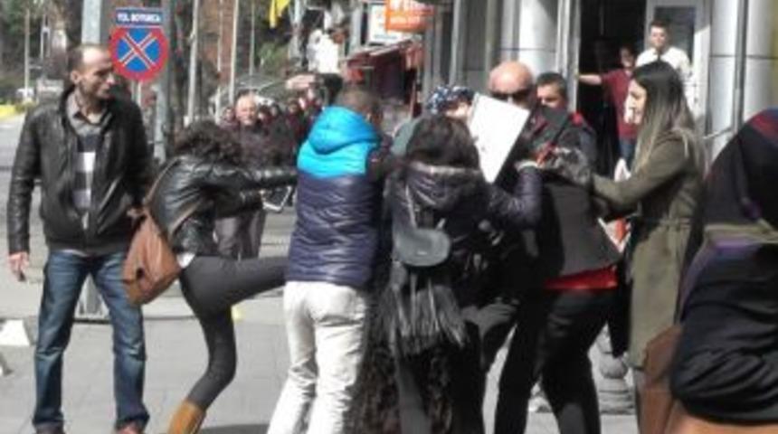 Kadınlar Sokak Ortasında Kavga Etti