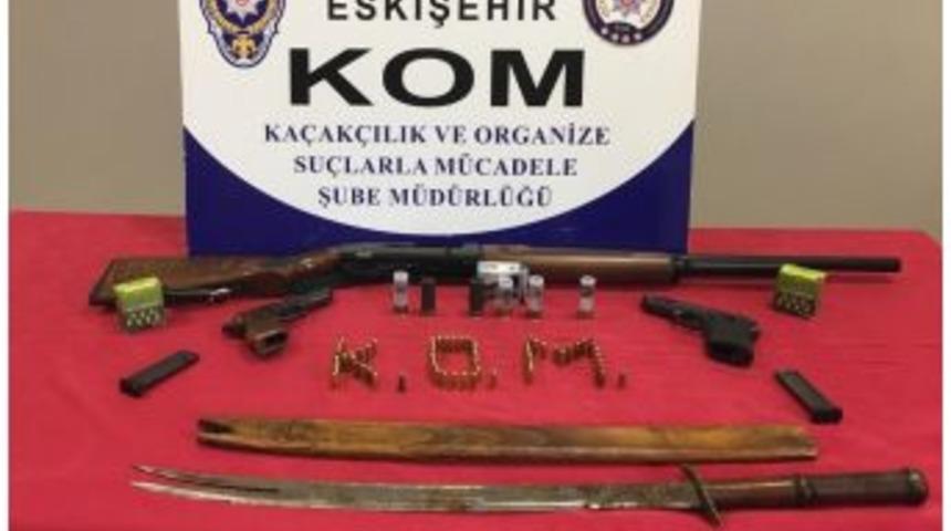 Eskişehir&rsquo;de Yakalanan 9 Kişiden Adeta Cephanelik &Ccedil;ıktı