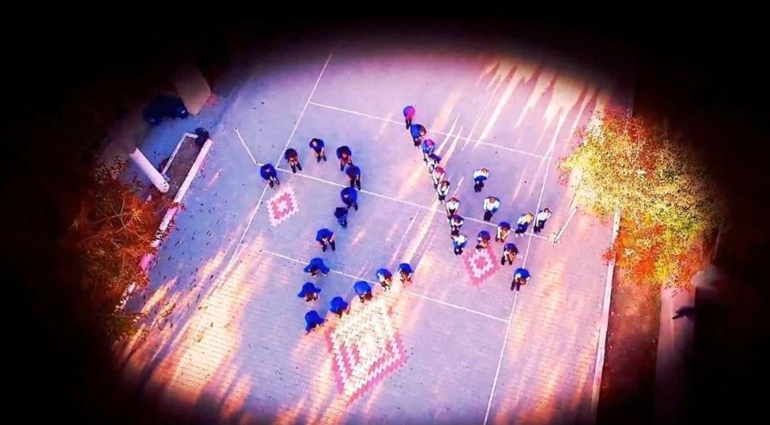 Demirci&rsquo;de &Ouml;ğrencilerden &Ouml;ğretmenlerine Farklı Kutlama