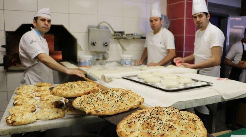 Fırıncılar Ramazan Pidesi &Uuml;retimine Hazır