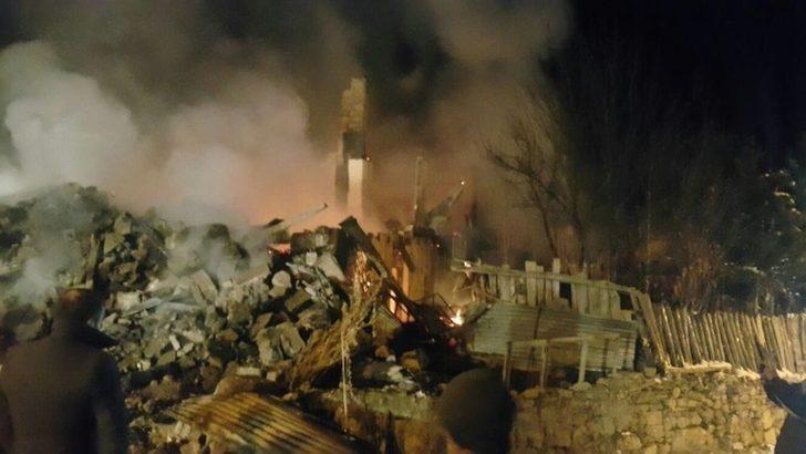 Giresun’da 4 Ev, 1 Odunluk Kül Oldu G1