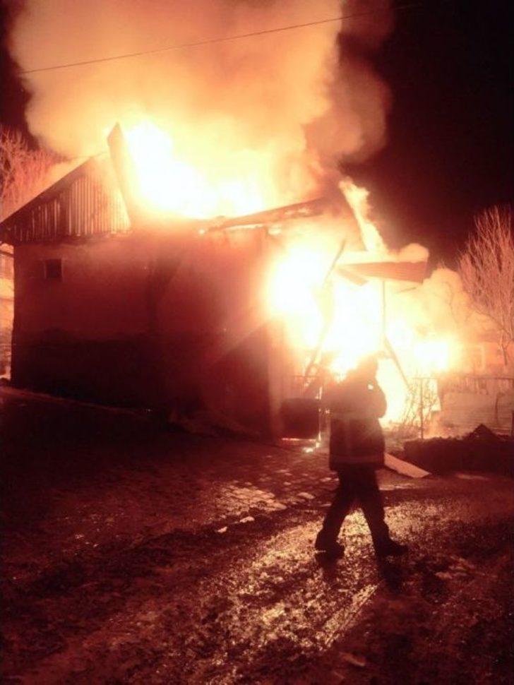 Giresun’da 4 Ev, 1 Odunluk Kül Oldu G2