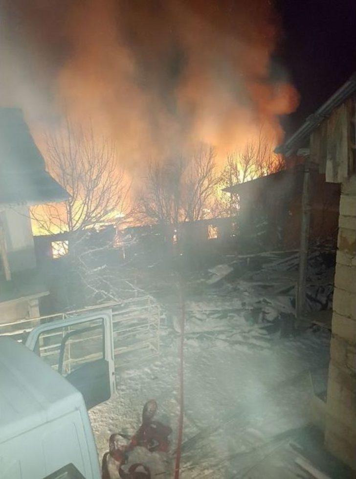 Giresun’da 4 Ev, 1 Odunluk Kül Oldu G3