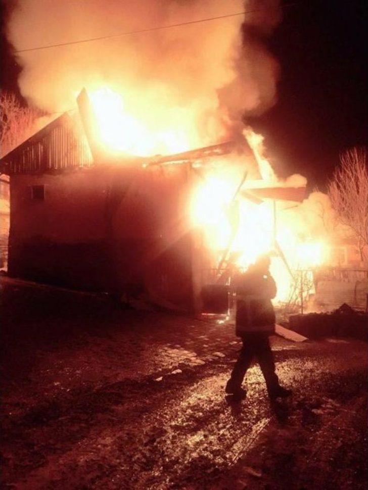 Giresun’da 4 Ev, 1 Odunluk Kül Oldu G5