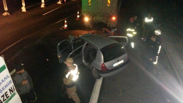 Kamyona Arkadan Çarpan Otomobildeki 2 Kişi Öldü