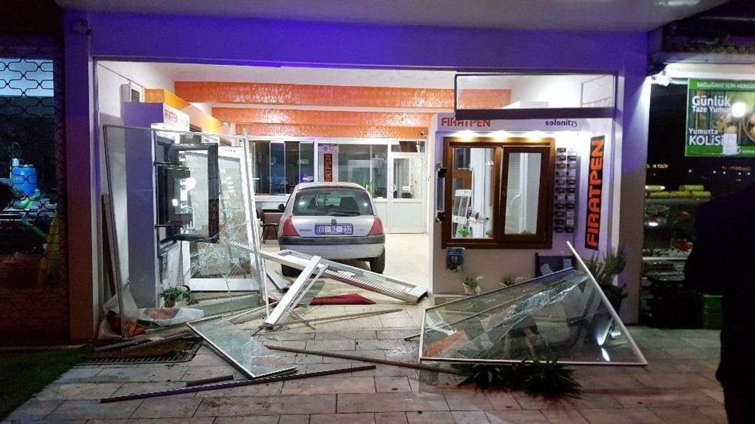 Davetsiz Misafir İşyeri Sahibini Şaşkına &Ccedil;evirdi