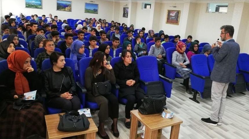 Yazar Sadıkoğlu, Öğrencilerle Buluştu