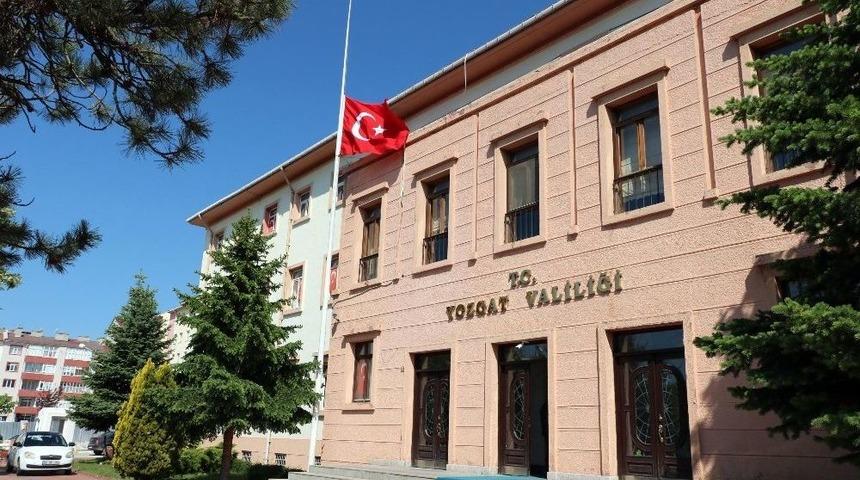 Yozgat&rsquo;ta Bayraklar Yarıya İndirildi