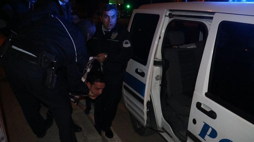 Alkollü sürücü kırmızı ışıkta bekleyen araca arkadan çarptı: 2 yaralı