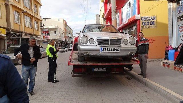 Ceylanpınar&rsquo;da Polis Hatalı Park Yapan S&uuml;r&uuml;c&uuml;lere Ceza Yağdırdı 1