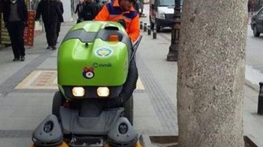 Melikgazi Sokakları Vakumlu S&uuml;p&uuml;rge İle Temizlenecek