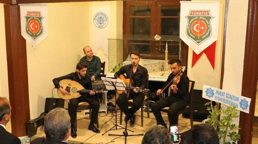 &Uuml;niversiteli &Ouml;ğrencilerden Gazilere M&uuml;zik Dinletisi