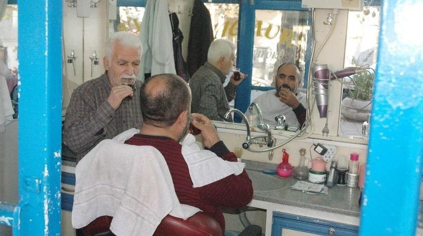 (&ouml;zel) 3 Metrekare D&uuml;kkana 35 Yılını Sığdırdı