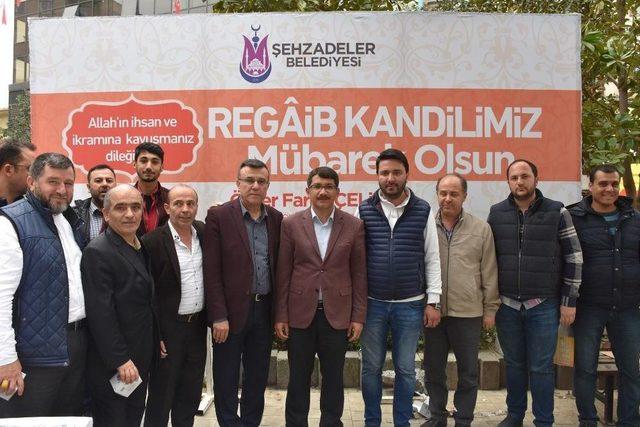 Başkan Çelik Vatandaşlara Kandil Simidi Dağıttı