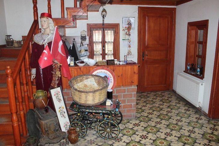 Kadın Girişimci Balkan Kültürünü Yaşatmaya Çalışıyor G4