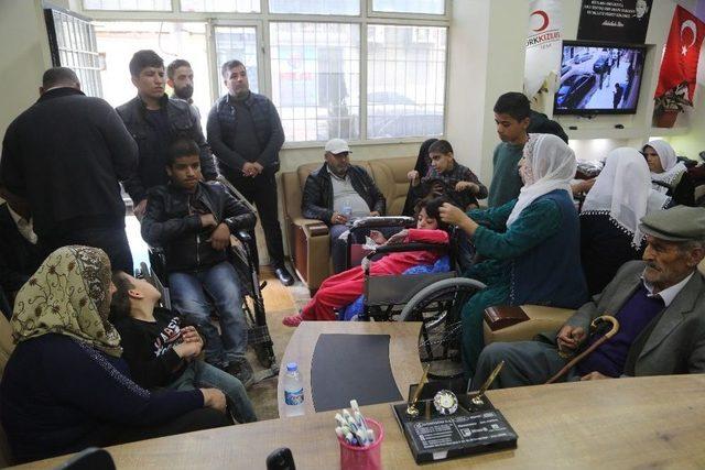 Türk Kızılayı’ndan Silopi’deki Engellilere Yardım