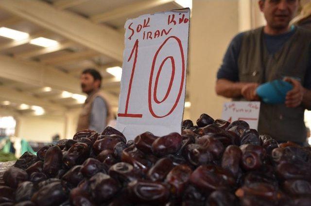 Ramazan Öncesi Piyasada Hurma Bolluğu