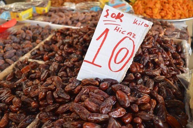 Ramazan Öncesi Piyasada Hurma Bolluğu