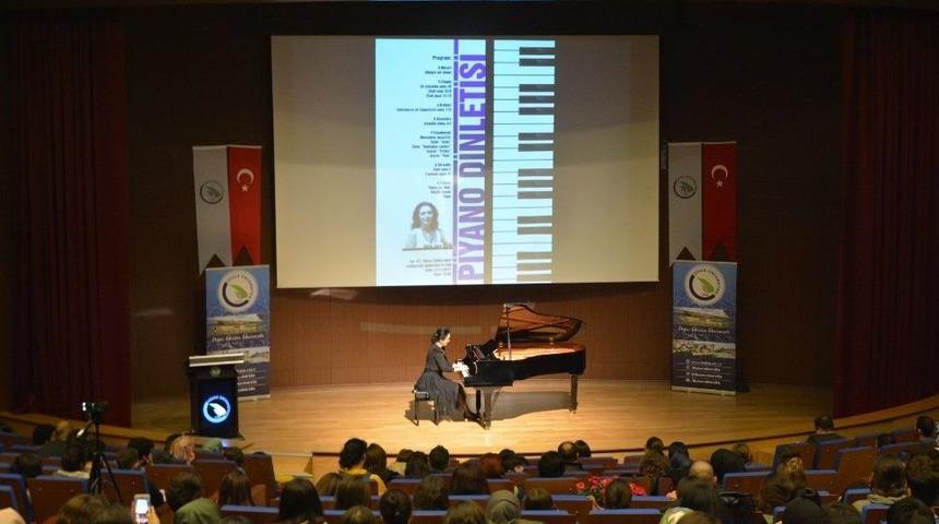 Tıp &Ouml;ğrencileri Birliğinden Piyano Dinletisi