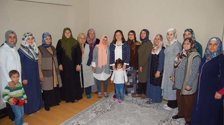 Sema &Uuml;nl&uuml; Okuma Yazma Kursunu Ziyaret Etti