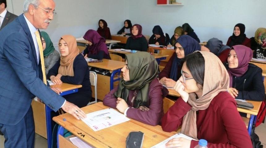 B&uuml;y&uuml;kşehir&rsquo;den &Ouml;ğrencilere Deneme Sınavı