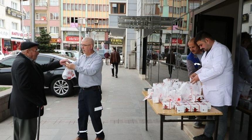 Kırıkkale Belediyesi Kandil Simidi Dağıttı