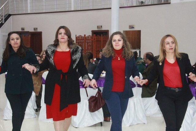 Hakkari&rsquo;de Halaylı &Ouml;ğretmenler G&uuml;n&uuml; Kutlaması 1