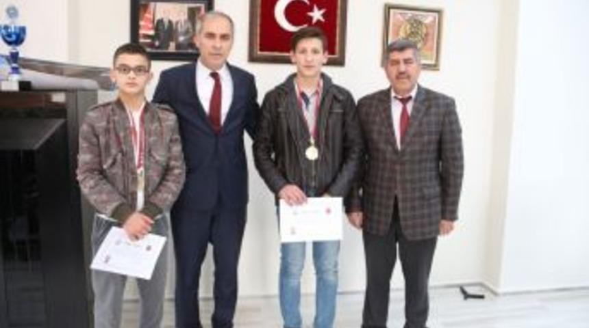 Oltulu Güreşçi Kardeşler Bingöl’den Birincilikle Döndü