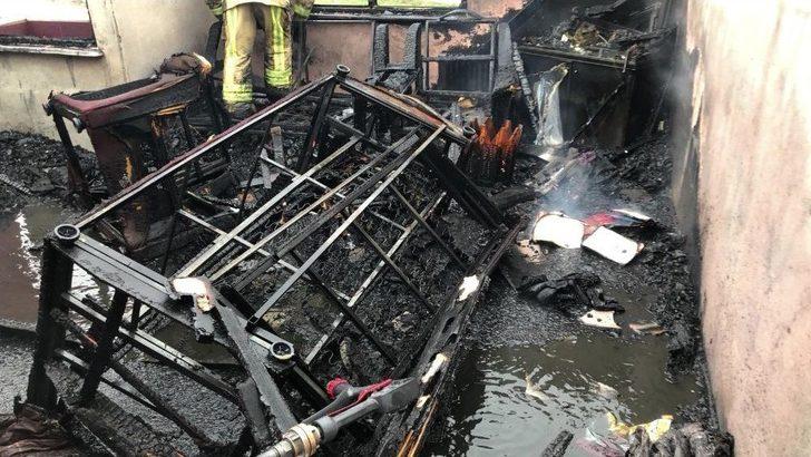 Pendik’te Üç Katlı Binada Yangın G1