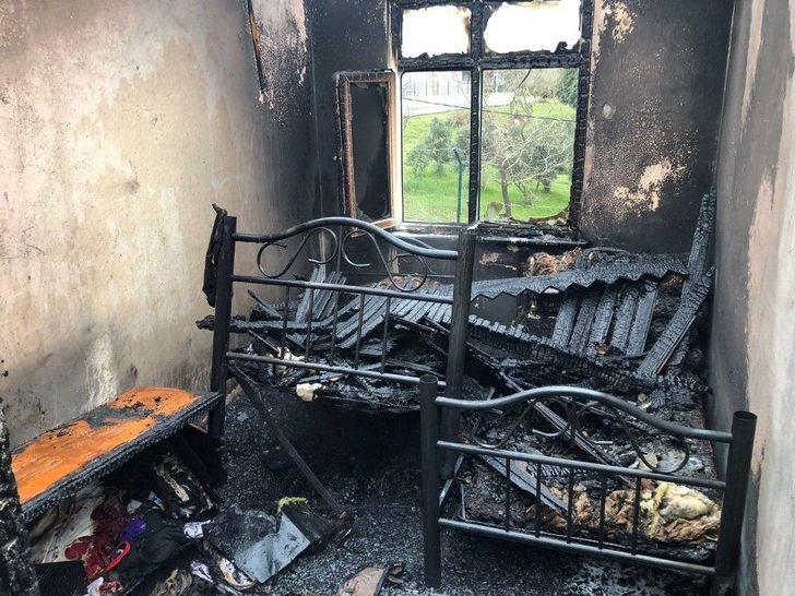 Pendik’te Üç Katlı Binada Yangın G5