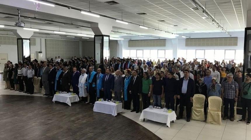 Burhaniye Meslek Y&uuml;ksek Okulu&rsquo;nda Mezuniyet Coşkusu